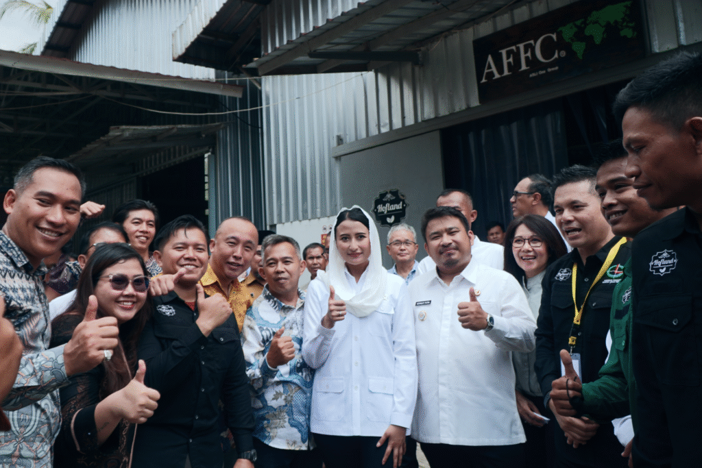 Deputy Minister Dyah Roro Esti at Robusta coffee export ceremony in Subang